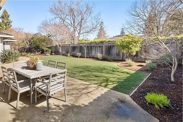439 Valencia Dr — Photo 9
