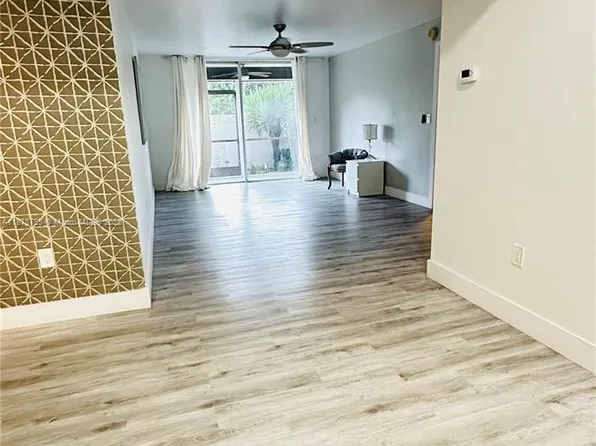 7100 NW 17th St APT 111, Fort Lauderdale, FL 33313