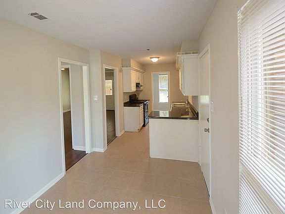 3rd image of 7245 Kingsland Dr