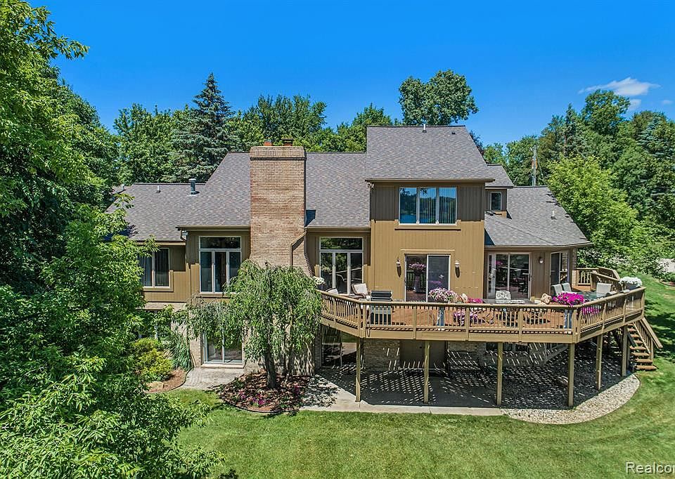 2nd image of 400 Indian Lake Ct