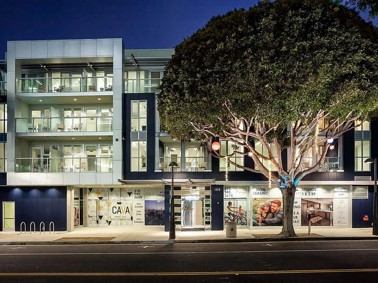 Chelsea Santa Monica — Photo 25