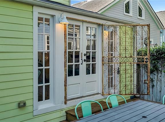 3rd image of 1011 Piety St #A
