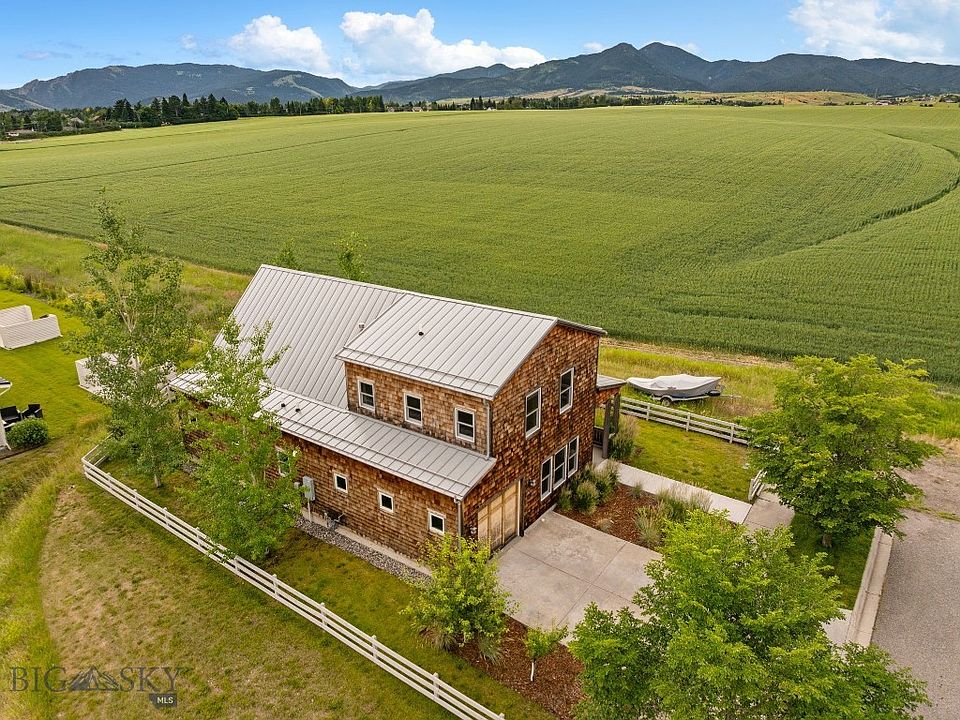 1st image of 820 Farmhouse Ln