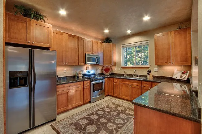 977 Creekwood Dr — Photo 3