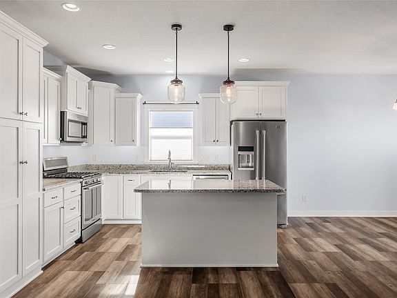 5th image of 818 N 11th Avenue Cir