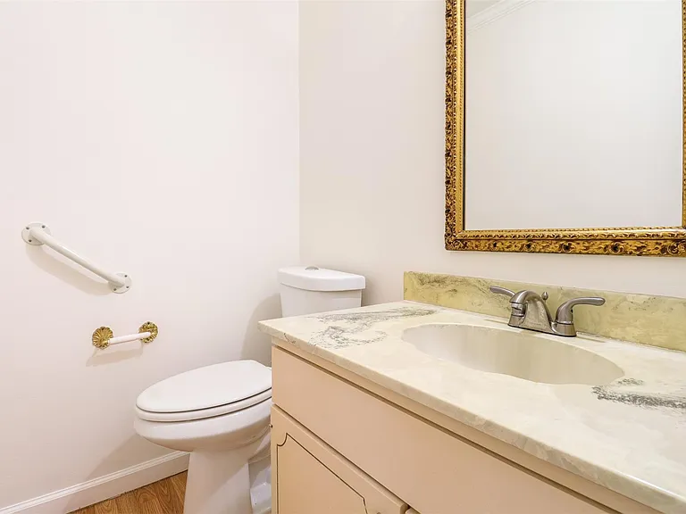 6332 Chevy Chase Dr #16 — Photo 5
