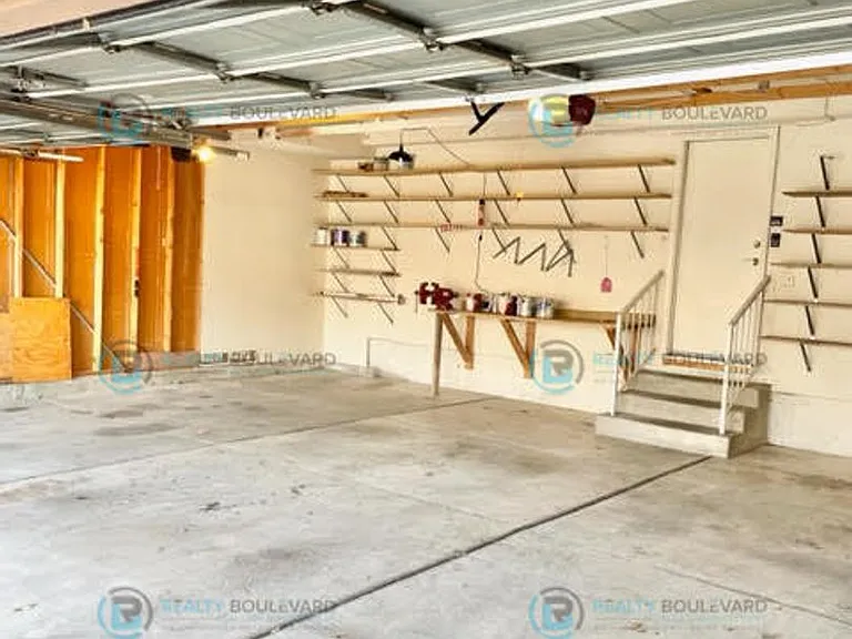 6073 Torrington Dr — Photo 29