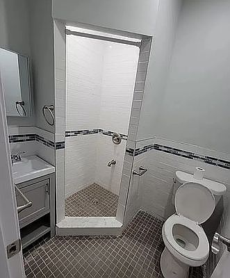 3rd image of 310 E 89th St #D