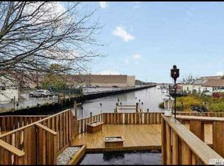 79 Maple Rd, Inwood, NY 11096