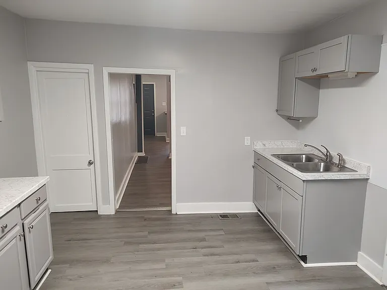 141 E College Ave — Photo 18
