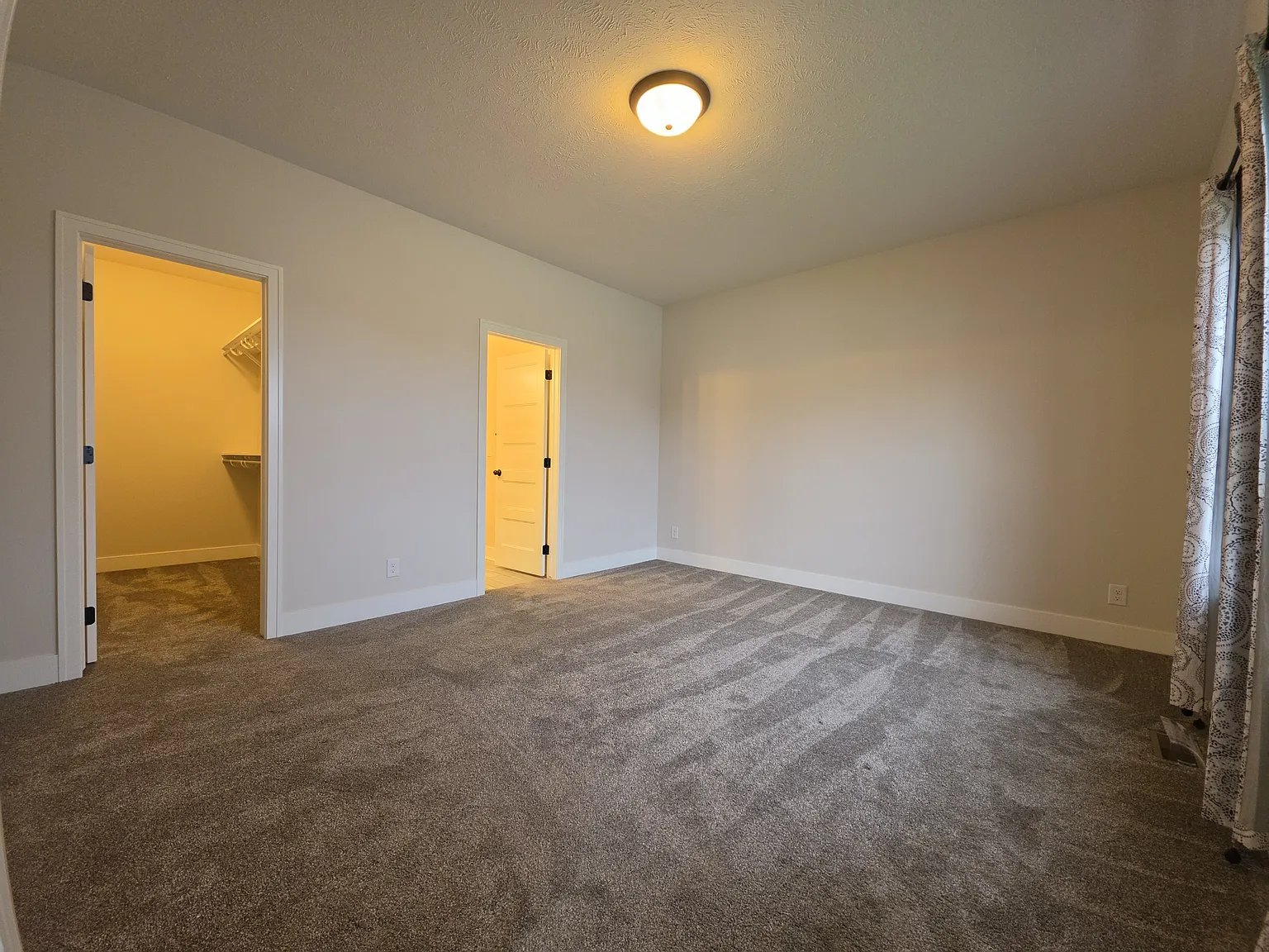 4 bed, 3121 sqft, $3,000 — Photo 2
