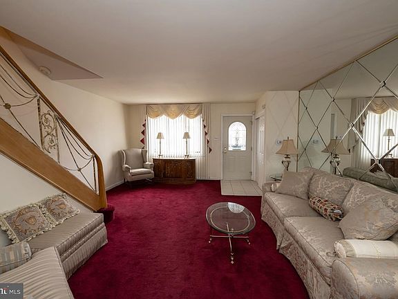 4th image of 8648 Rugby St