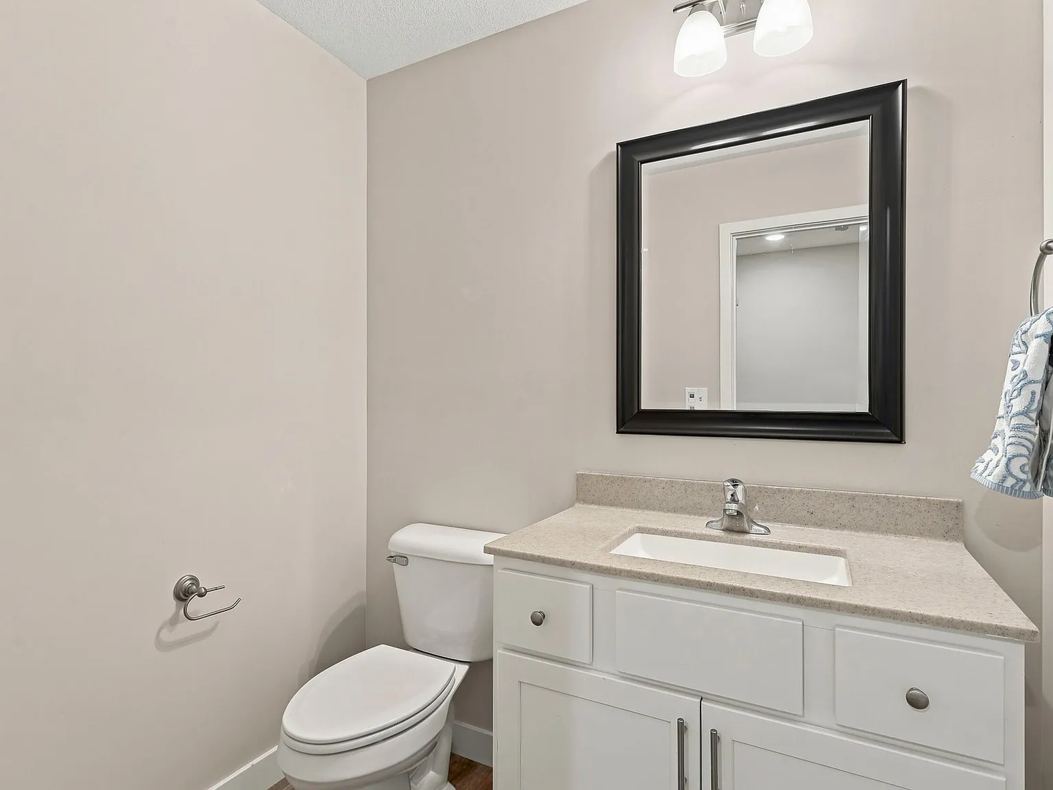 3 bed, 3.5 bath, 2308 sqft, $2,300 — Photo 4