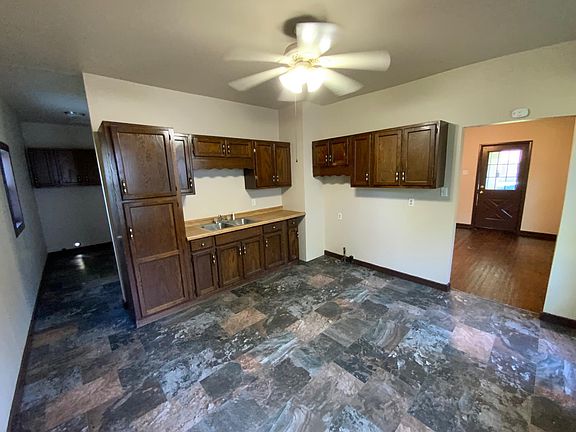 5th image of 608 Plum St