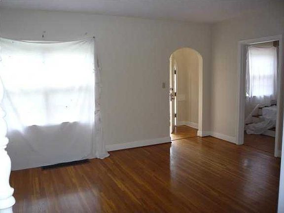 4th image of 4406 Jewell Ave