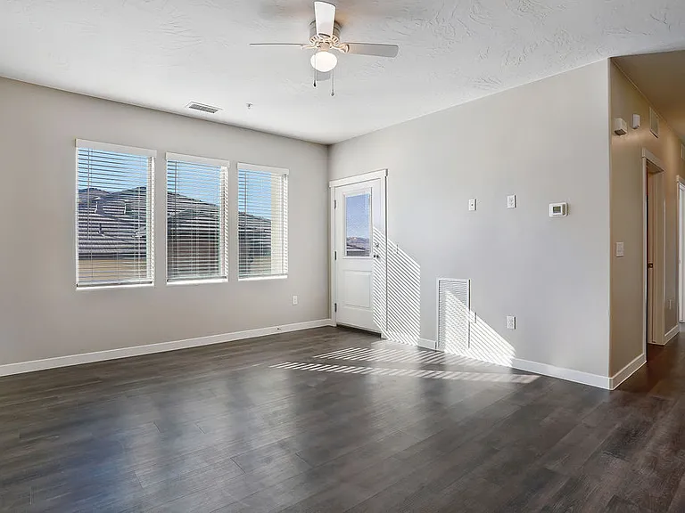 Brookfield Apartments — Photo 12