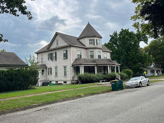3rd image of 102 Main St