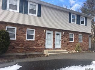 23 Van Wicklen Ct #A, Northport, NY 11768