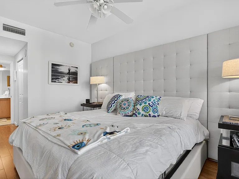 511 SE 5th Ave #1102 — Photo 28
