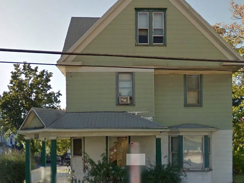 319 Carter St