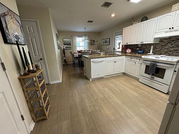 5th image of 916 McDaniel Dr