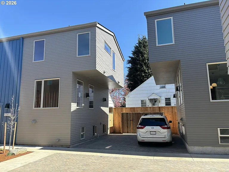 5353 SE Stark St — Photo 28