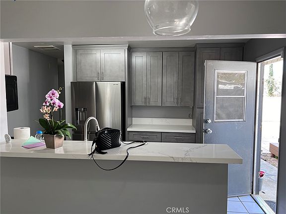4th image of 471 Laraine Dr