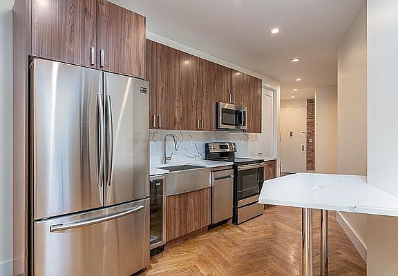 2nd image of 941 Washington Ave #715