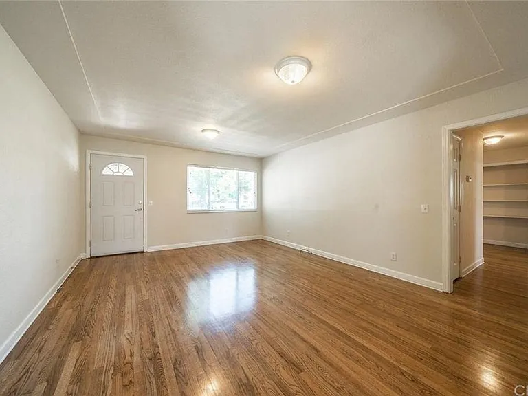 827 W 2nd Ave — Photo 2
