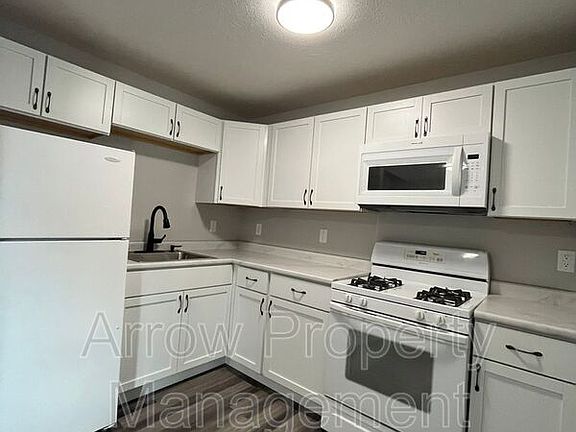 4th image of 877 N 26th St APT 13