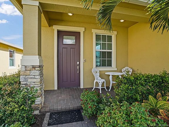 2nd image of 541 SE Plumeria Dr