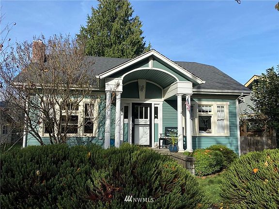2nd image of 204 17th Ave SE