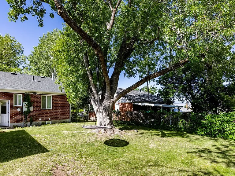 2327 E Bryan Ave — Photo 26
