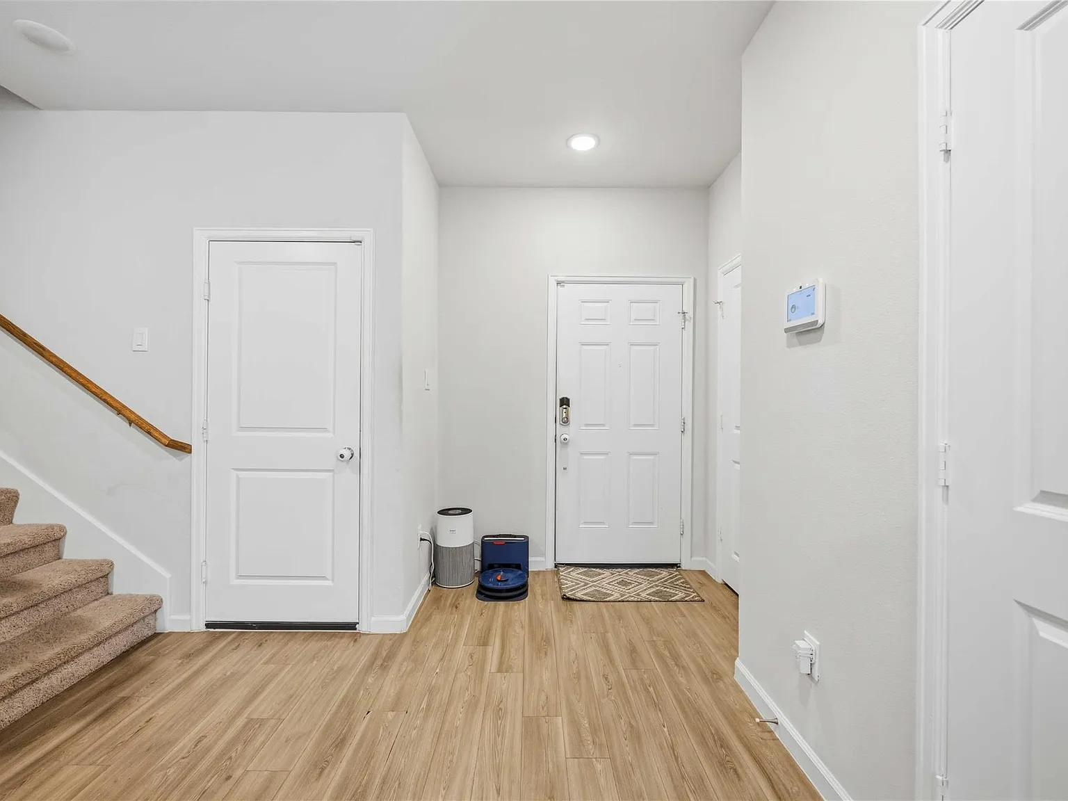 4 bed, 2.5 bath, 1965 sqft, $2,500 — Photo 3