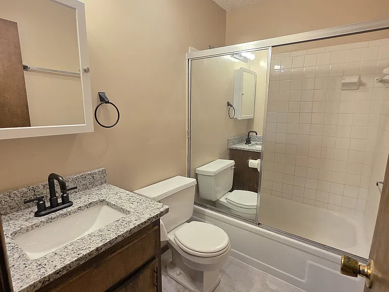 915 N Osage St — Photo 2