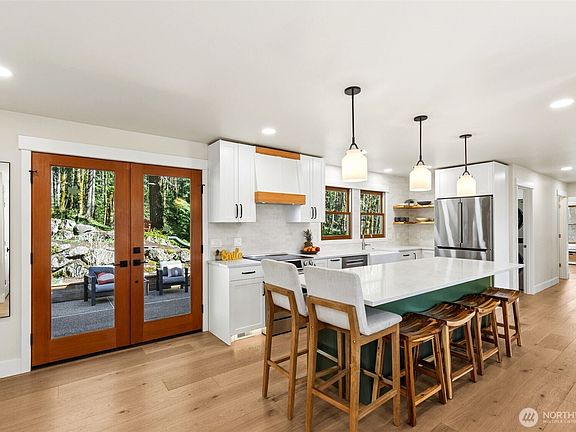 2nd image of 7238 Lakemont Boulevard SE