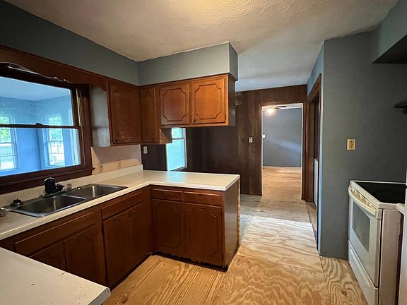 5th image of 609 Minton St