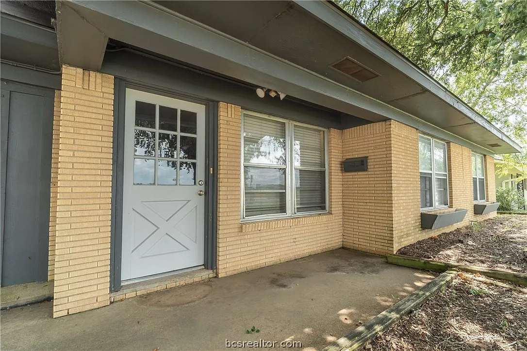 4 bed, 1796 sqft, $2,595 — Photo 2