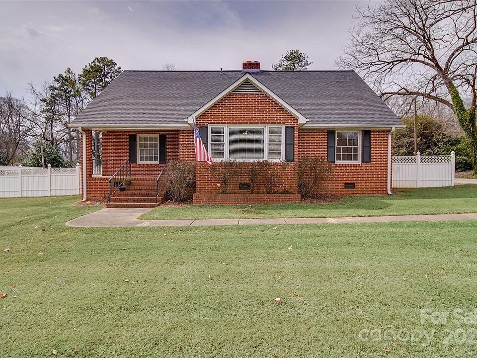1st image of 204 Julia Ave