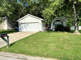 1300 Jacquelyn Ct, Maryville, IL