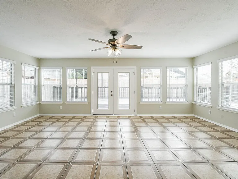 815 Robins Way — Photo 44