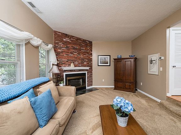 5th image of 78 Pleasant St APT H