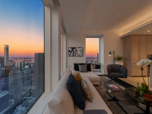 138 East 50th Street image 3 of 27