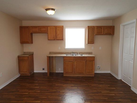 3rd image of 920 E Court St