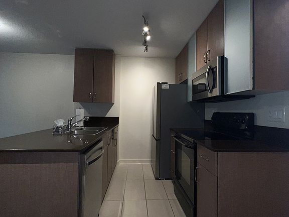 5th image of 977 Mainland St #1104