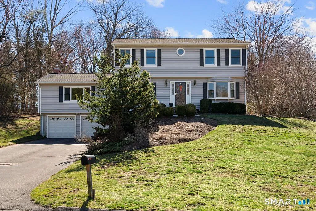 290 Tanglewood Circle photo 1