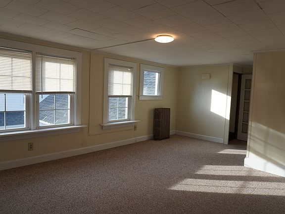 4th image of 28 Court St