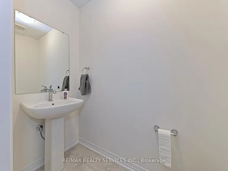 15 Blacklock St #19 — Photo 4