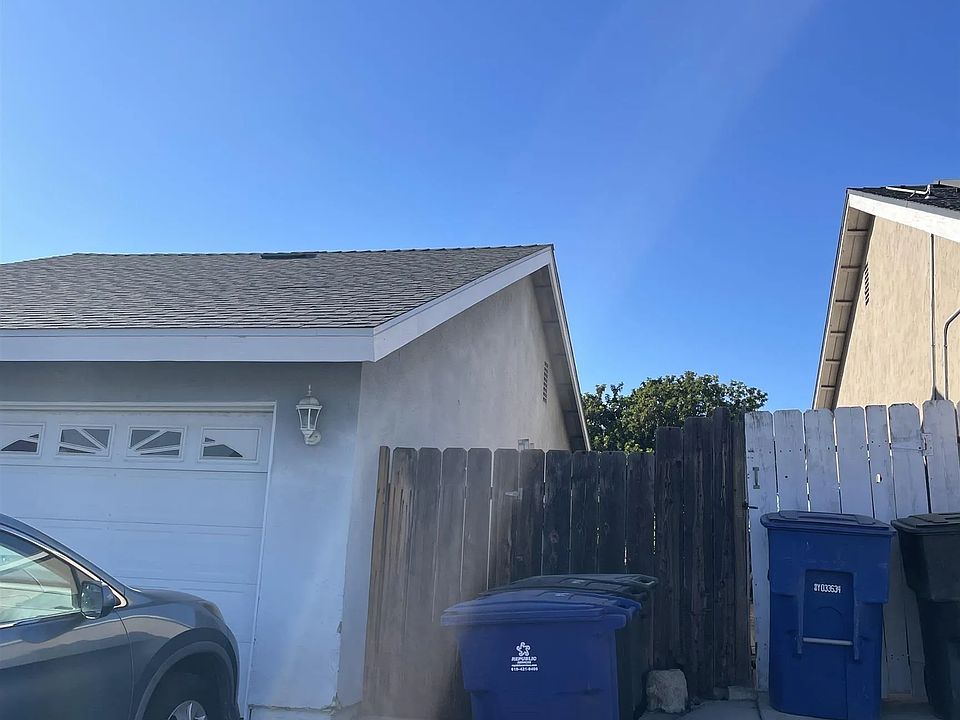 2nd image of 533 Mariposa St
