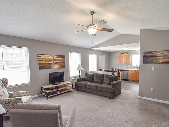 3rd image of 516 E Cardinal Glen Dr